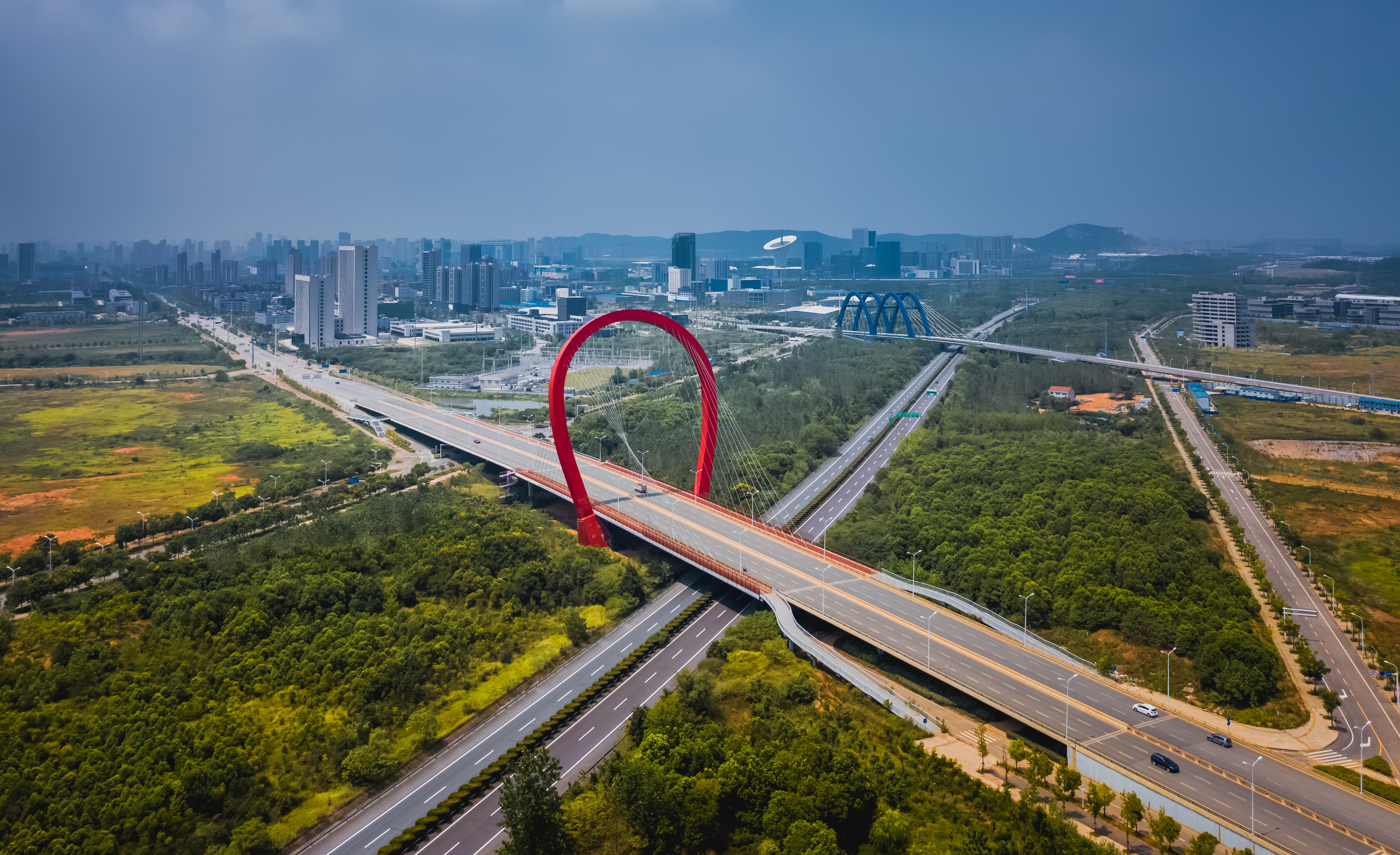 光谷九龍大橋—武漢未來之門（湖北省建筑業新技術應用示范工程）（2）.jpg